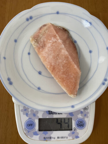 おすすめのふるさと納税品「骨なしサーモン切り身2kg」の商品のサーモンの写真