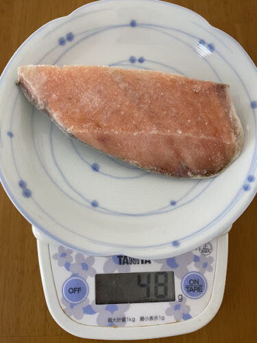 おすすめのふるさと納税品「骨なしサーモン切り身2kg」の商品のサーモンの写真