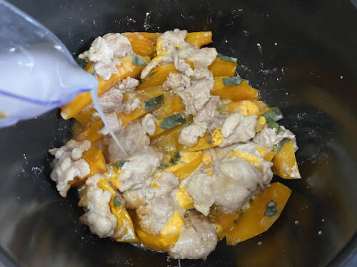 ホットクックレシピ「かぼちゃと豚肉のチーズ巻き」の調理画像