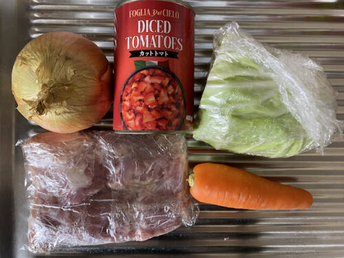 ホットクックレシピ「キャベツともも肉のトマトシチュー」の材料画像