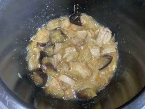 ホットクックレシピ「なすと鶏肉の甘辛煮」の調理画像
