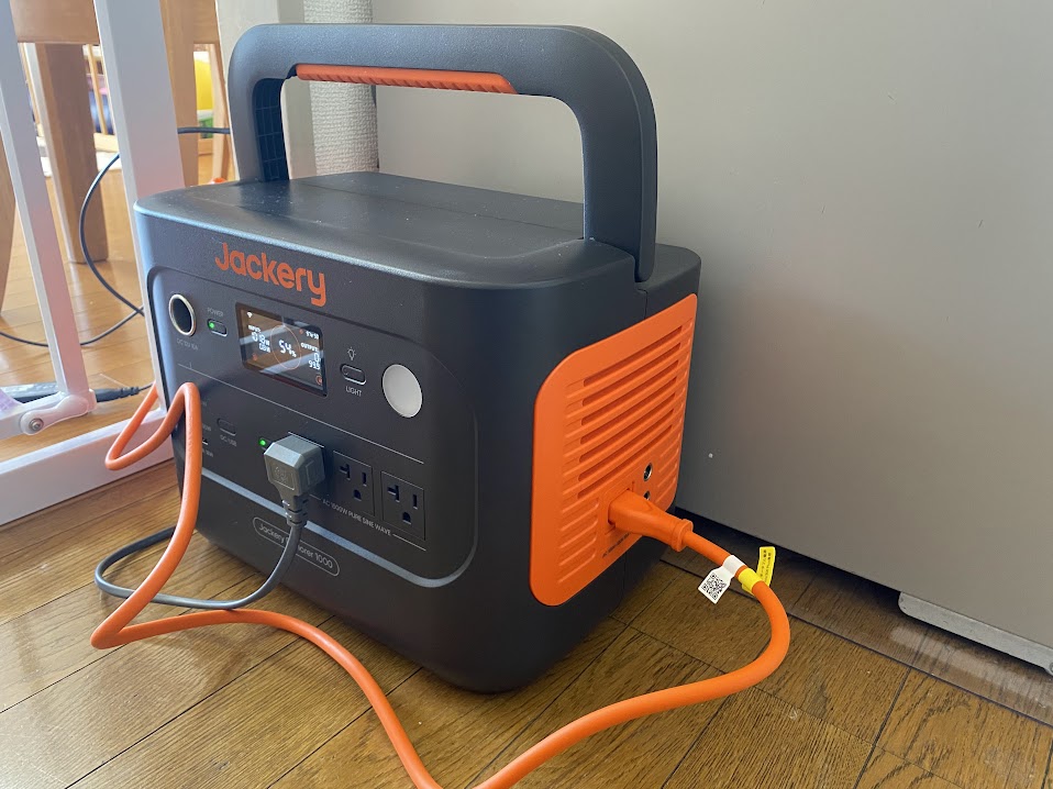 ポータブル電源で冷蔵庫を使う様子