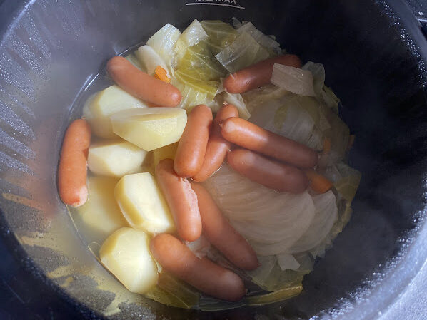 ホットクックレシピ「野菜たっぷりポトフ」の調理の様子