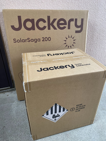 jackery2000newの外箱