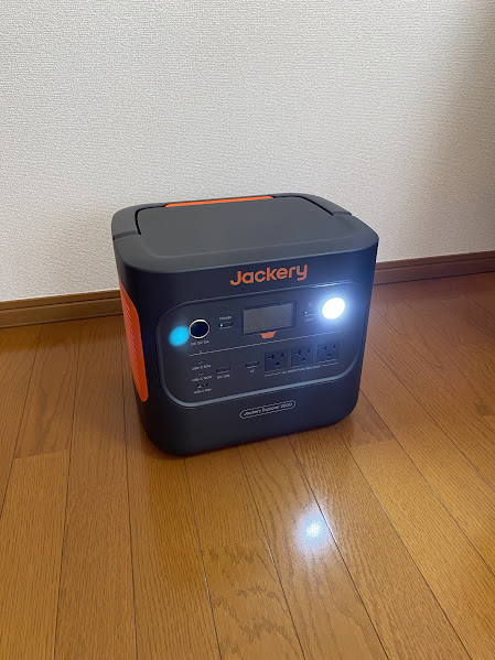 Jackery2000NewでLEDライトを使った様子