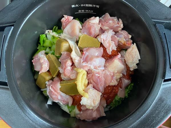 ホットクック「チキンと野菜のカレー(無水カレー)を作る様子