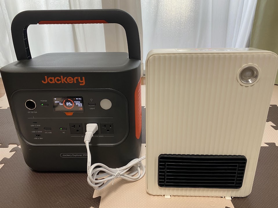Jackery 2000 Newで小型ファンヒーターを使う様子