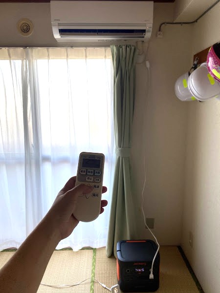 Jackery ポータブル電源 2000 Newでエアコンを動かす様子