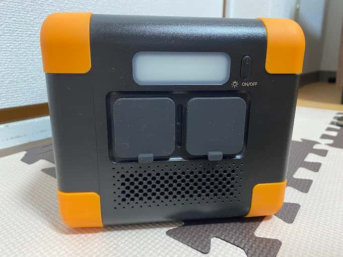 PECRON E300LFP 小型ポータブル電源の入力ポート