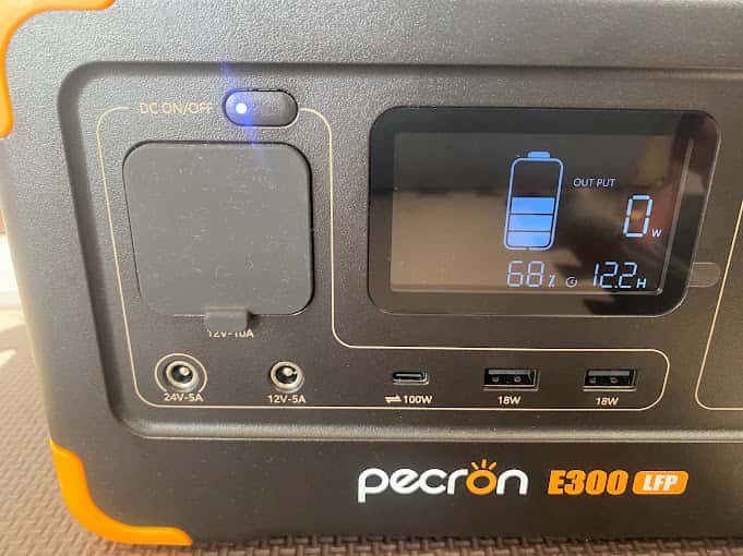 PECRON E300LFP 小型ポータブル電源のDC/USB出力ポート